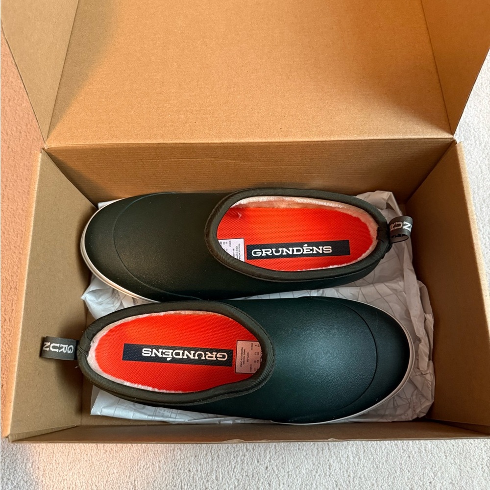 Grundens Deck Boss Shorty Sherpa Slip-Ons